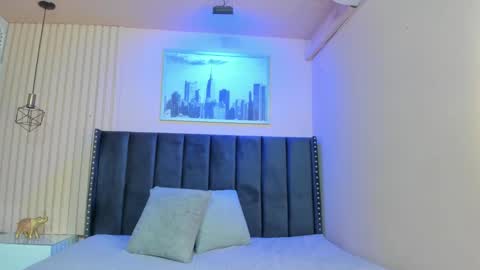 Snapshot of viiolett_lee chatting on March 8, 8:24 pm Viiolett online show from March 8, 8:24 pm