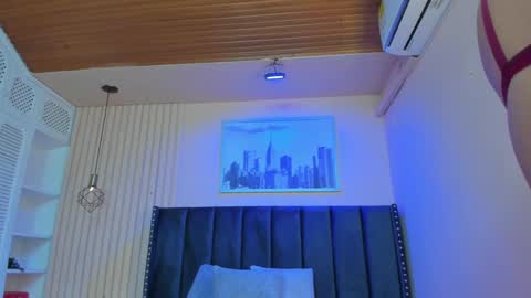 Snapshot of viiolett_lee chatting on January 24, 7:18 pm Viiolett online show from January 24, 7:18 pm