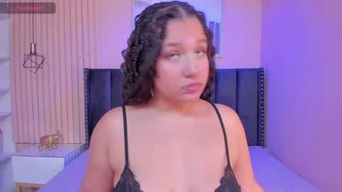 Snapshot of viiolett_lee chatting on February 22, 7:32 pm Viiolett online show from February 22, 7:32 pm