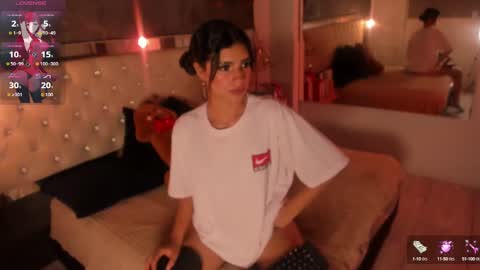 Snapshot of viiolettlopez chatting on September 15, 12:57 pm Violet online show from September 15, 12:57 pm