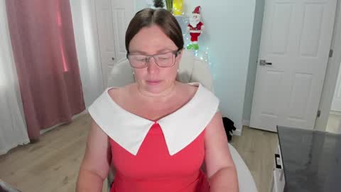 Snapshot of vika7333 chatting on December 19, 3:30 pm Ukrainian-woman online show from December 19, 3:30 pm