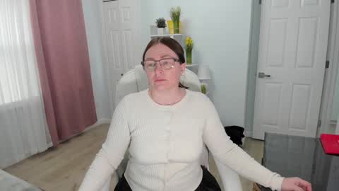 Snapshot of vika7333 chatting on February 7, 3:30 pm Ukrainian-woman online show from February 7, 3:30 pm