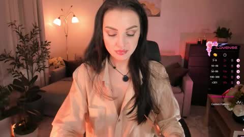 Snapshot of vikibellson chatting on October 12, 7:05 pm Viki Bellson online show from October 12, 7:05 pm