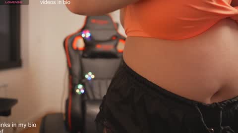 Snapshot of vikkyy_love chatting on January 1, 7:32 pm viki Pizdanana online show from January 1, 7:32 pm