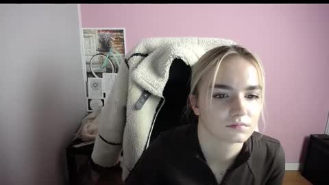 viktoria_lovely online show from December 2, 9:22 am