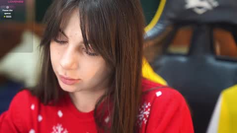 Snapshot of viktoria_storm chatting on December 25, 5:15 pm Alisa online show from December 25, 5:15 pm