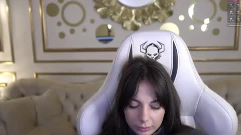 Snapshot of viktoria_storm chatting on February 16, 10:10 pm Alisa online show from February 16, 10:10 pm