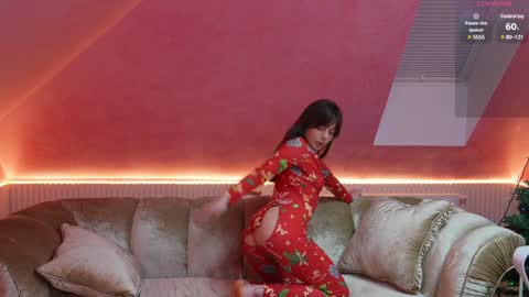 Snapshot of viktoria_storm chatting on December 27, 3:38 pm Alisa online show from December 27, 3:38 pm