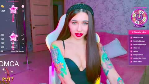 Vinkiepinkie online show from April 19, 6:10 pm