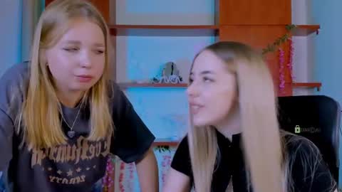 viola_sweet_ online show from June 20, 9:24 am