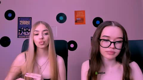 viola_sweet_ online show from May 13, 8:53 am