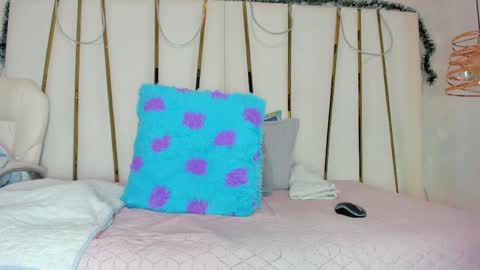 violeet_gray online show from December 19, 11:46 am