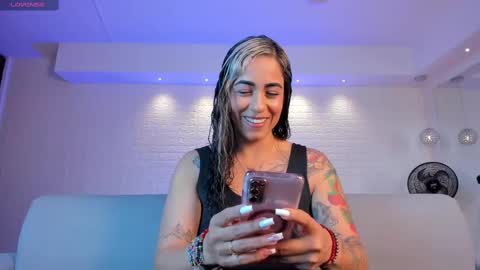 Snapshot of violeet_scott chatting on February 17, 10:40 am Violett Everyday From 0530 to 1430 Col Time online show from February 17, 10:40 am