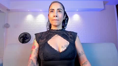 Snapshot of violeet_scott chatting on February 6, 10:58 am Violett Everyday From 0530 to 1430 Col Time online show from February 6, 10:58 am