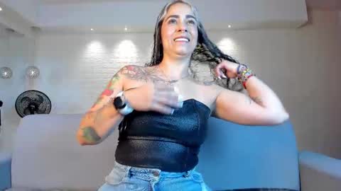 Snapshot of violeet_scott chatting on February 12, 10:46 am Violett Everyday From 0530 to 1430 Col Time online show from February 12, 10:46 am