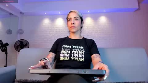 Snapshot of violeet_scott chatting on February 10, 10:42 am Violett Everyday From 0530 to 1430 Col Time online show from February 10, 10:42 am