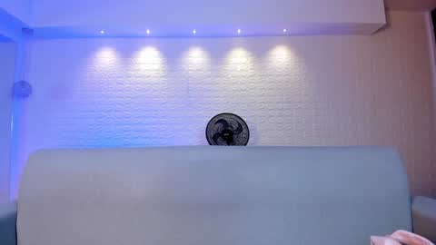 Snapshot of violeet_scott chatting on January 25, 10:51 am Violett Everyday From 0530 to 1430 Col Time online show from January 25, 10:51 am