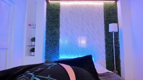 Snapshot of violeet_scott chatting on September 15, 10:45 am Violett Everyday From 0530 to 1430 Col Time online show from September 15, 10:45 am