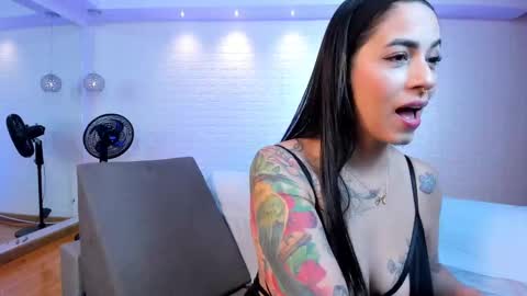 Snapshot of violeet_scott chatting on October 8, 11:03 am Violett Everyday From 0530 to 1430 Col Time online show from October 8, 11:03 am