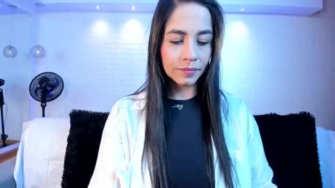 Snapshot of violeet_scott chatting on October 3, 10:42 am Violett Everyday From 0530 to 1430 Col Time online show from October 3, 10:42 am