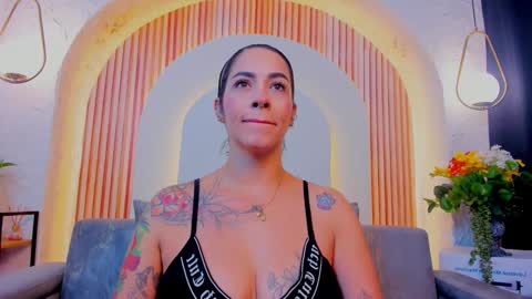 Violette online show from March 25, 10:40 am