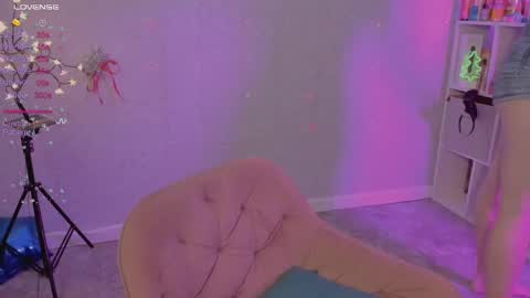 Snapshot of violet____h chatting on January 6, 7:45 pm violet____h online show from January 6, 7:45 pm