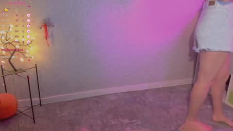 Snapshot of violet____h chatting on February 9, 7:09 pm violet____h online show from February 9, 7:09 pm