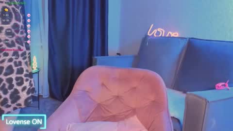 Snapshot of violet____h chatting on September 15, 6:48 pm violet____h online show from September 15, 6:48 pm