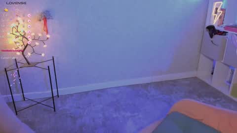 Snapshot of violet____h chatting on February 19, 7:38 pm violet____h online show from February 19, 7:38 pm