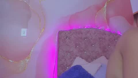 Snapshot of violet__taylor_ chatting on October 19, 3:08 am violet__taylor_ online show from October 19, 3:08 am