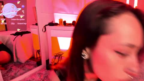 Snapshot of violet_jonesss chatting on October 1, 3:39 pm Violet Jones online show from October 1, 3:39 pm