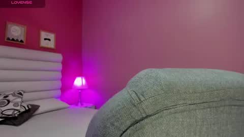 violet_sinclair online show from July 29, 11:21 am