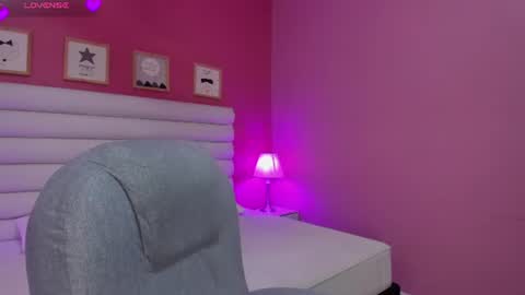 violet_sinclair online show from July 19, 12:18 pm