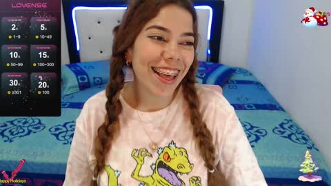 Snapshot of violet_stone22 chatting on December 14, 12:55 am Violeta online show from December 14, 12:55 am