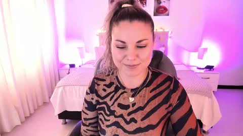 Snapshot of violeta_hotter_ chatting on October 6, 11:38 am violeta_hotter_ online show from October 6, 11:38 am