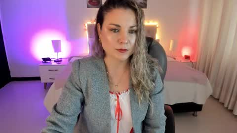Snapshot of violeta_hotter_ chatting on October 7, 11:47 am violeta_hotter_ online show from October 7, 11:47 am