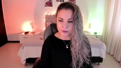 Snapshot of violeta_hotter_ chatting on October 4, 11:27 am violeta_hotter_ online show from October 4, 11:27 am