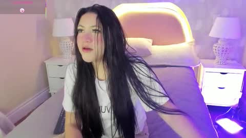 Snapshot of violeta_walton chatting on October 28, 12:00 pm violeta online show from October 28, 12:00 pm