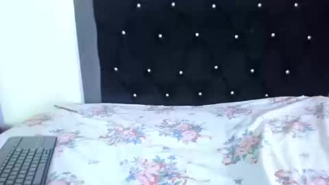 Snapshot of violetadumsper chatting on October 18, 3:42 am VioletaDums online show from October 18, 3:42 am