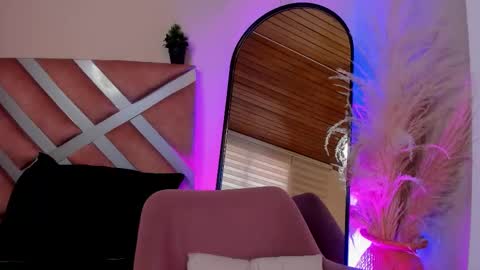 Call me Violet online show from November 7, 3:17 pm