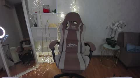 Violet online show from October 18, 5:54 am