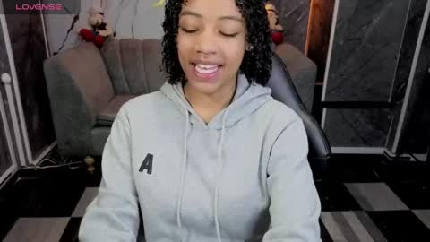 violeth_b online show from April 15, 1:22 pm