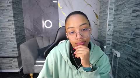 Snapshot of violeth_b chatting on October 13, 12:41 pm violeth_b online show from October 13, 12:41 pm