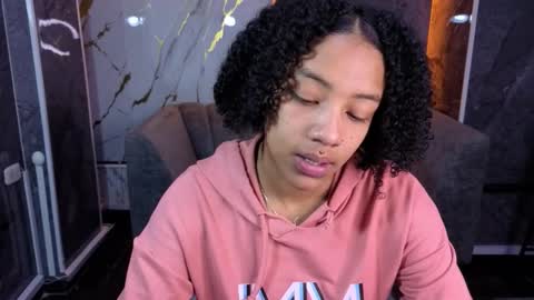 violeth_b online show from October 28, 12:55 pm