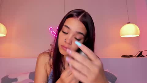 Snapshot of violeth_hill chatting on December 29, 8:15 pm Violeth Hill online show from December 29, 8:15 pm