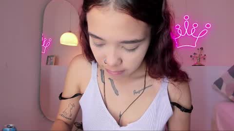 Snapshot of violeth_hill chatting on February 27, 8:31 pm Violeth Hill online show from February 27, 8:31 pm
