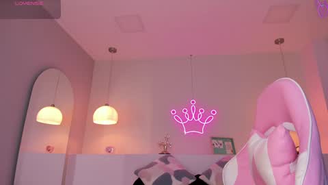 Snapshot of violeth_hill chatting on February 3, 8:24 pm Violeth Hill online show from February 3, 8:24 pm