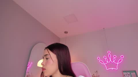 Snapshot of violeth_hill chatting on February 7, 8:42 pm Violeth Hill online show from February 7, 8:42 pm