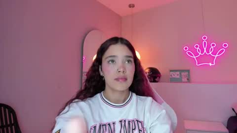 Snapshot of violeth_hill chatting on February 26, 4:52 am Violeth Hill online show from February 26, 4:52 am