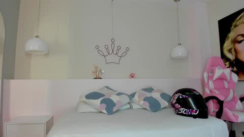 Snapshot of violeth_hill chatting on January 9, 3:26 am Violeth Hill online show from January 9, 3:26 am